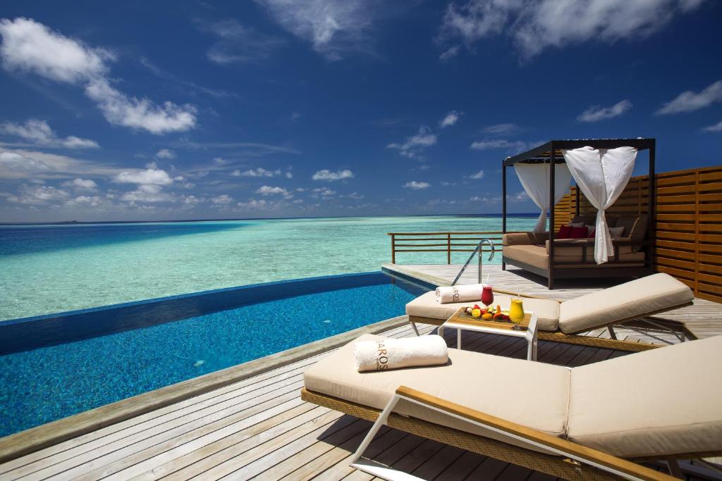 Туры в отель Baros Maldives