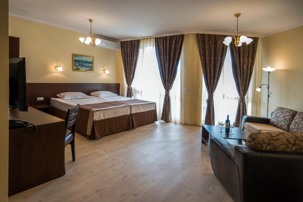 Горящие туры в отель Aparthotel Roma Palace