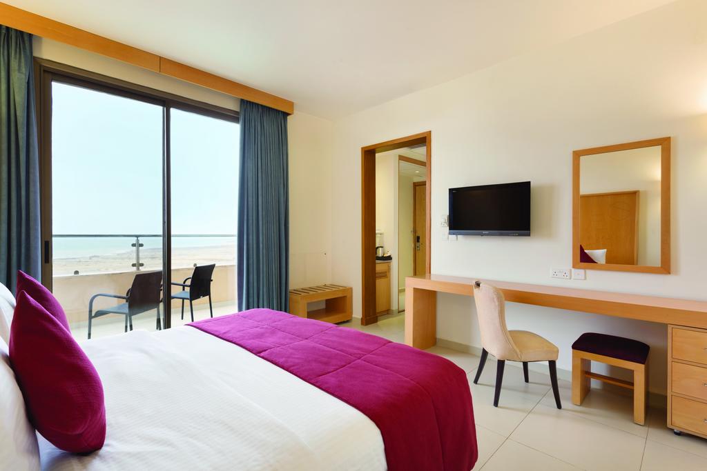 Готель, Ramada Resort Dead Sea (ex.Winter Valley Warwick)