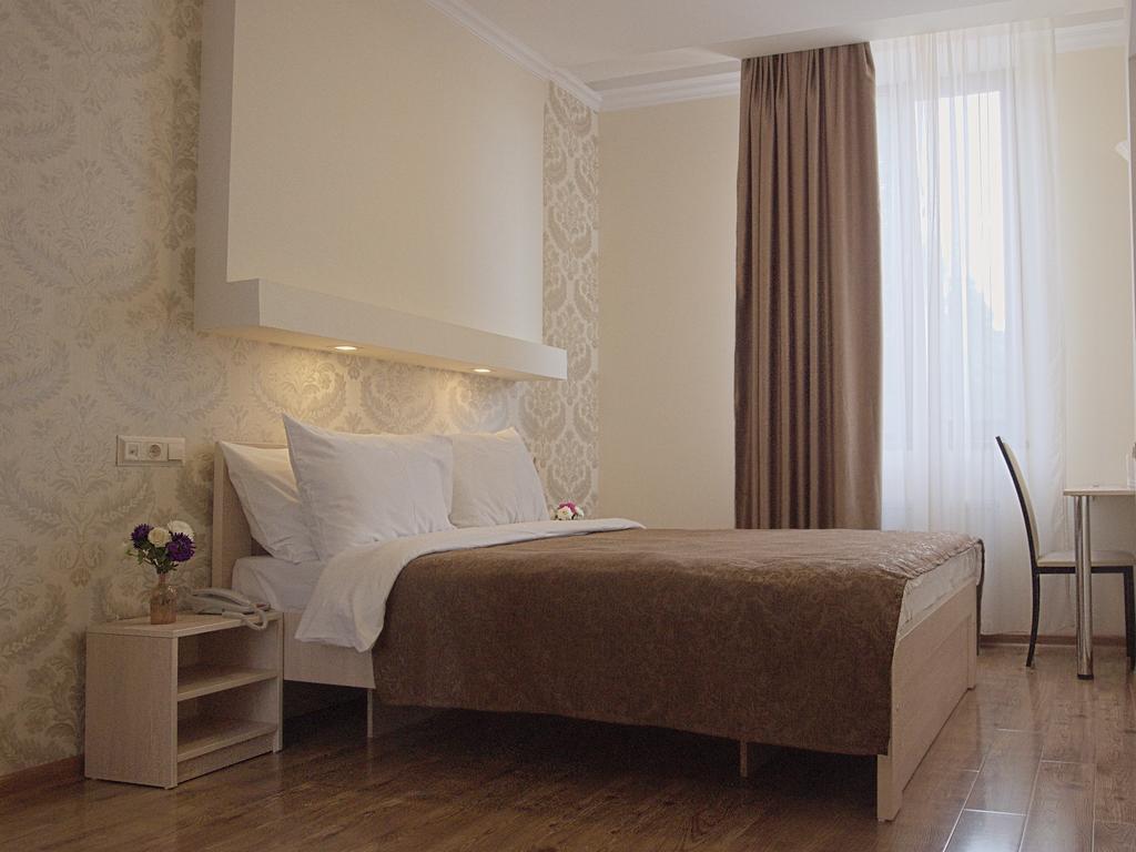 Tiflis Hotel cena