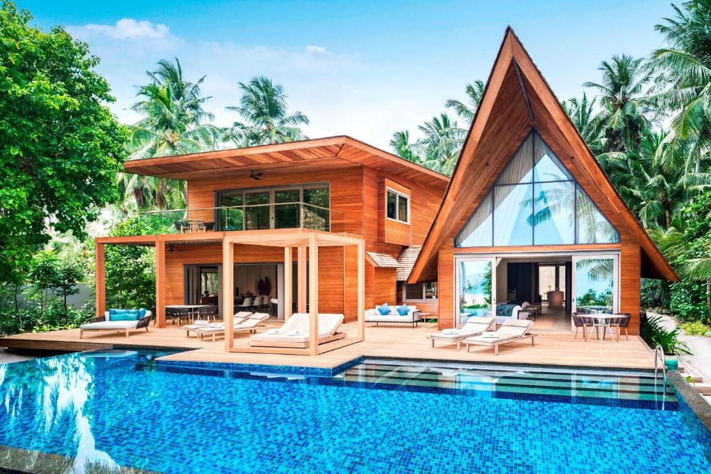 The St. Regis Maldives Vommuli Resort цена