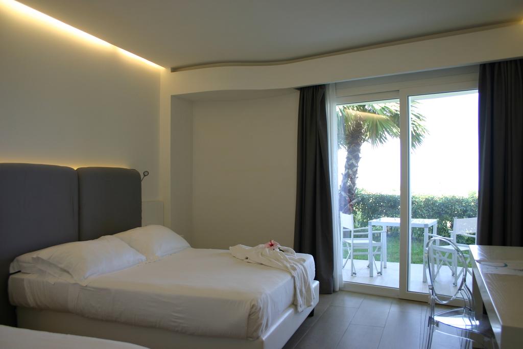 Відпочинок в готелі Infinity Resort Tropea Паргелія Італія