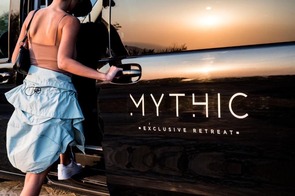Mythic Exclusive Retreat (Adults Only), 5