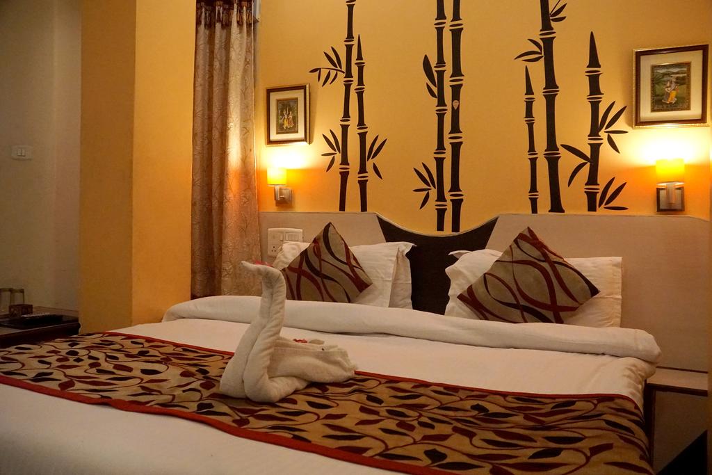 Горящие туры в отель The Lalit Laxmi Vilas Palace Удайпур