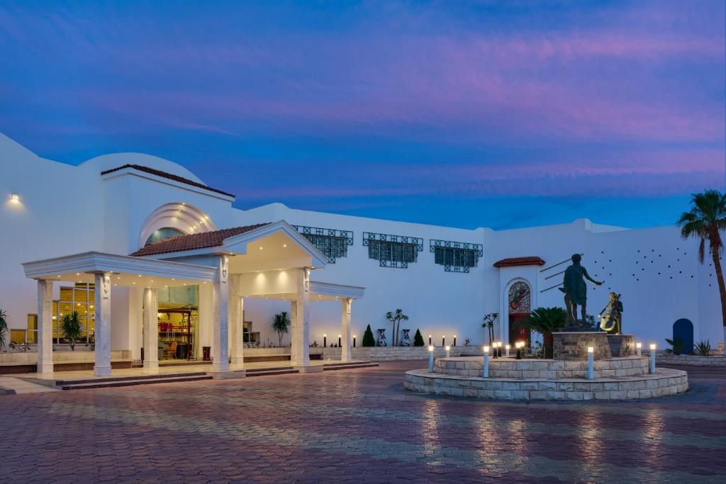 Горящие туры в отель Dreams Beach Resort Шарм-эль-Шейх Египет