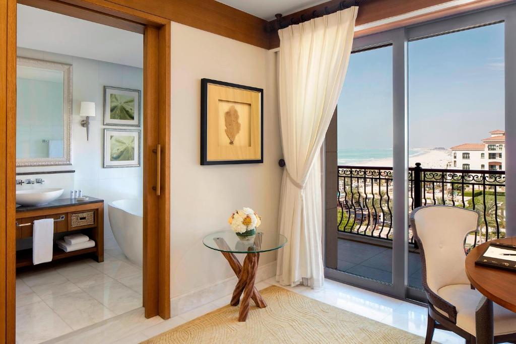 Відпочинок в готелі St. Regis Saadiyat Island Resort Abu Dhabi