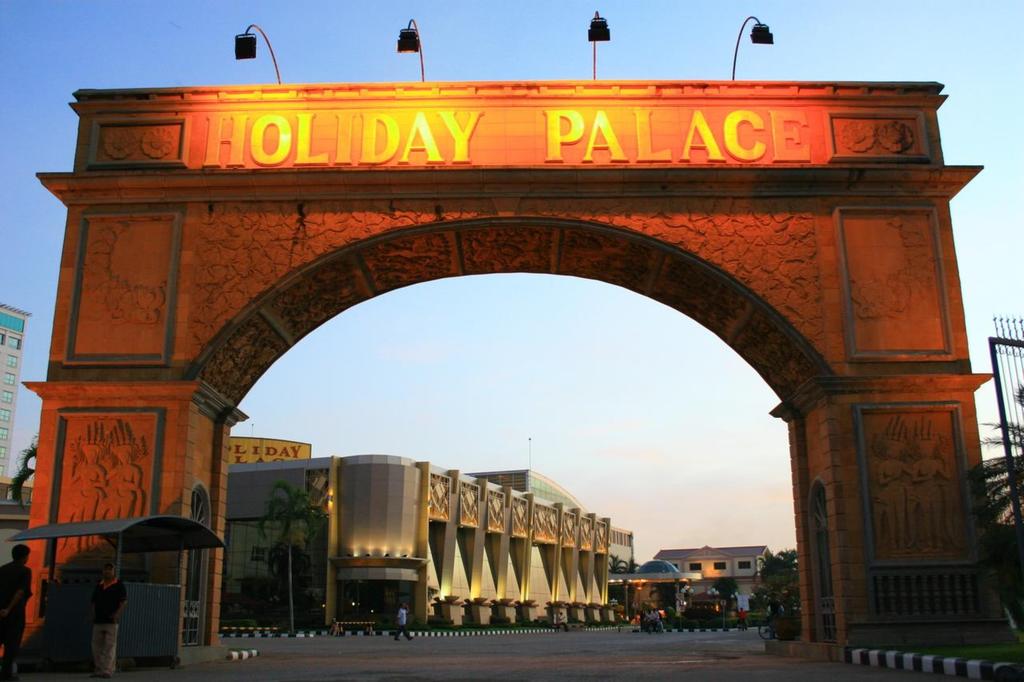 Отель, Holiday Palace Casino & Resort