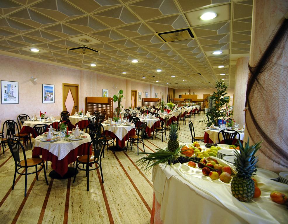 Le Terrazze Club Resort (Grottammare), Италия, Ривьера-делле-Пальме, туры, фото и отзывы