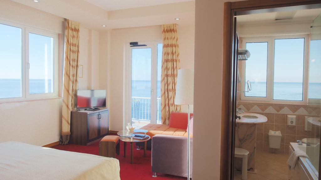Reviews of tourists Aragosta Hotel