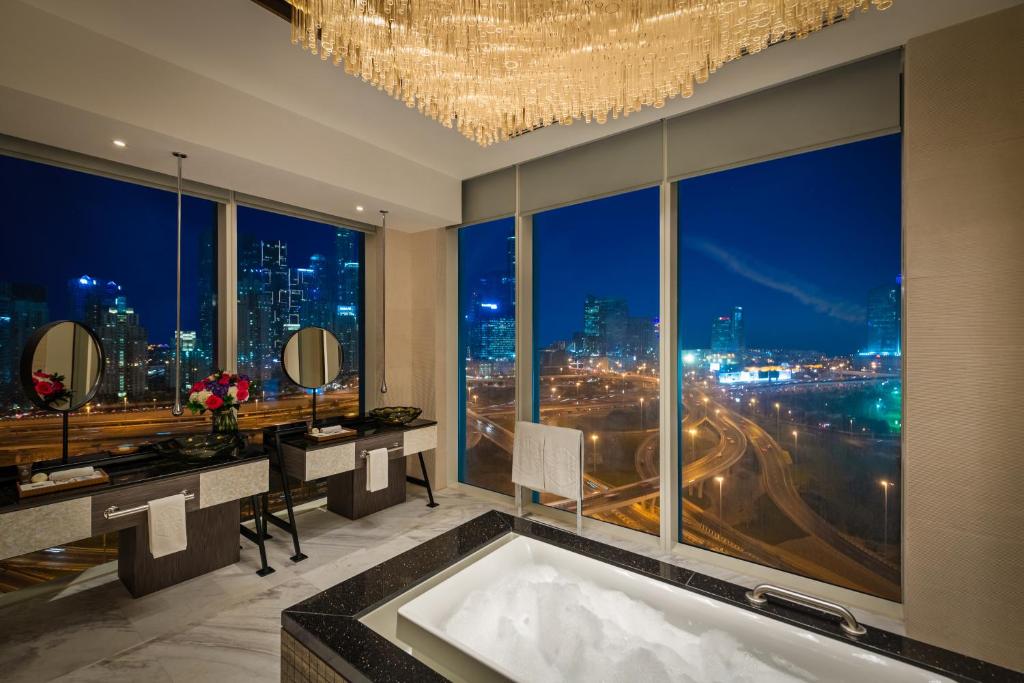 Отдых в отеле Taj Jumeirah Lakes Towers Дубай (пляжные отели)