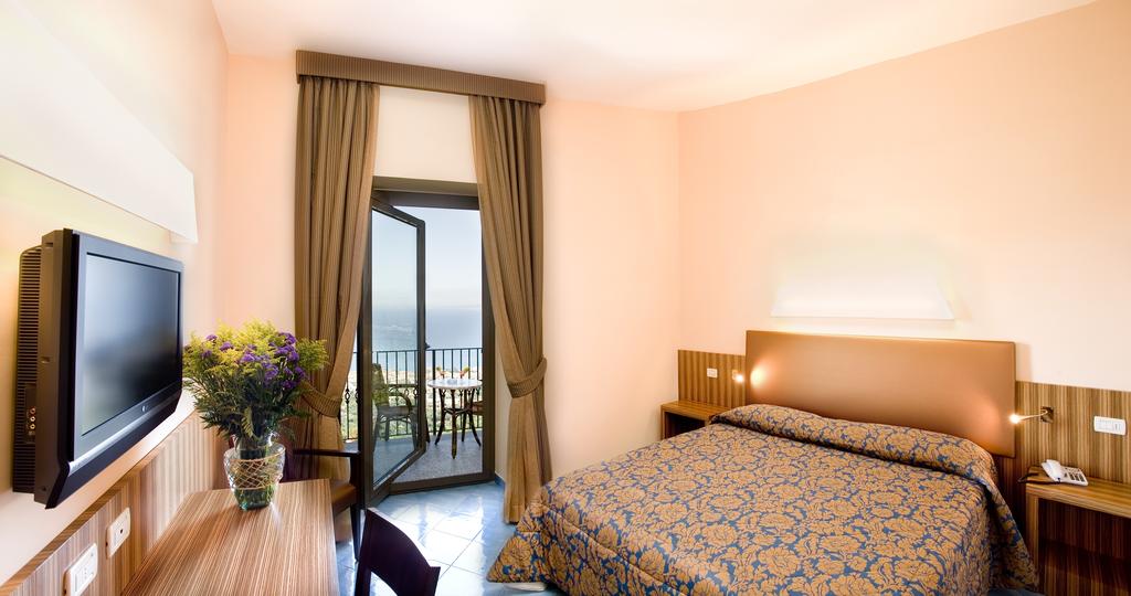 Отдых в отеле Due Golfi Grand Hotel (Massa Lubrense/Sorrento) Неаполитанский залив