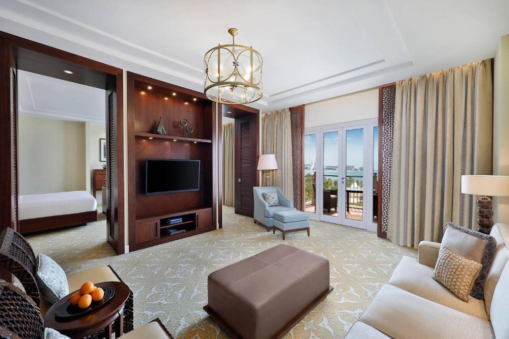 Ціни в готелі The Ritz-Carlton Dubai