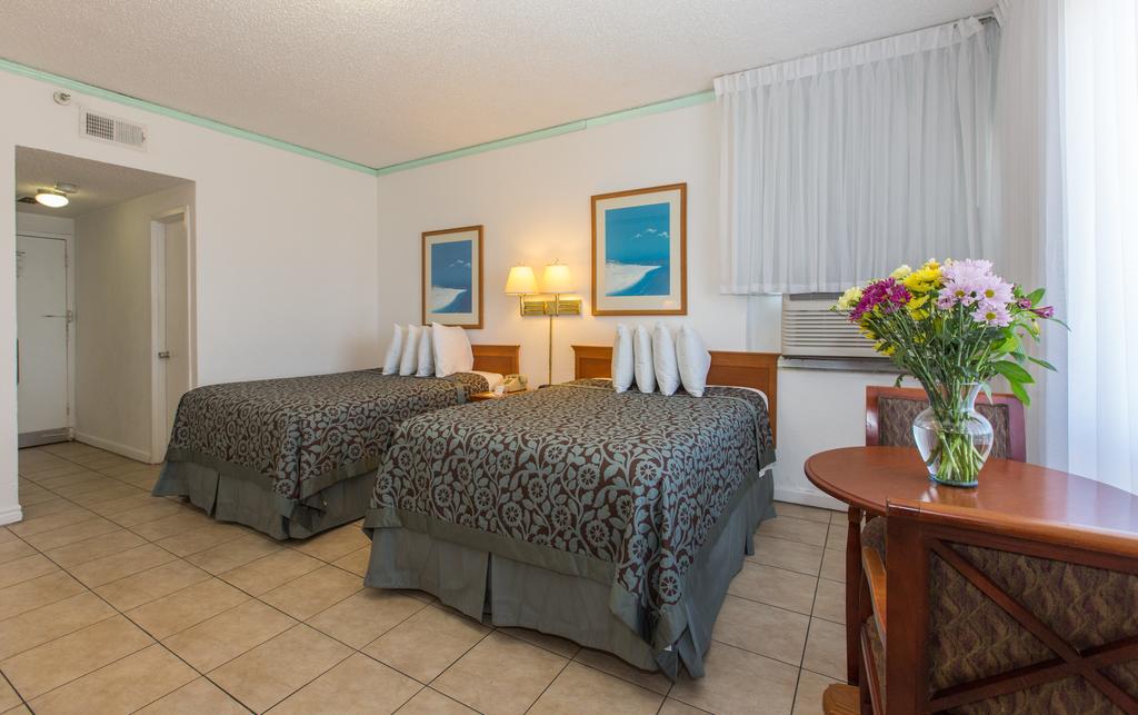 Майами, Days Hotel Thunderbird Beach Resort, 4