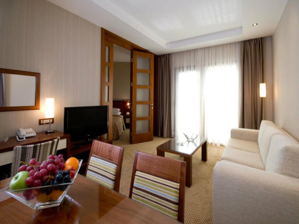 Del Mar Hotel, Petrovac prices