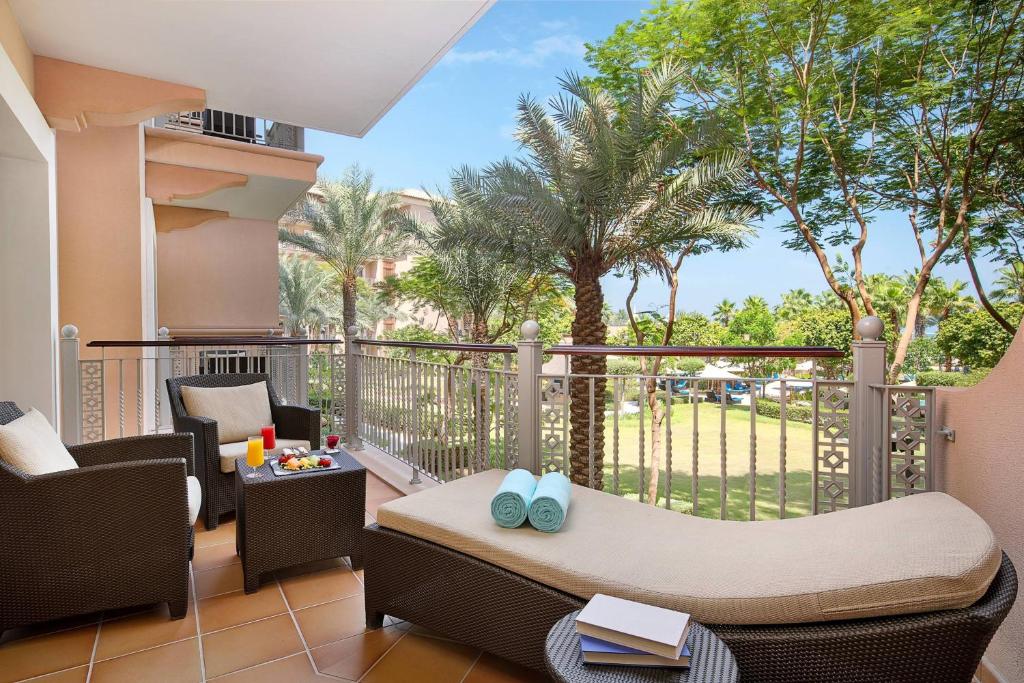 Дубай (пляжные отели) The Ritz-Carlton Dubai