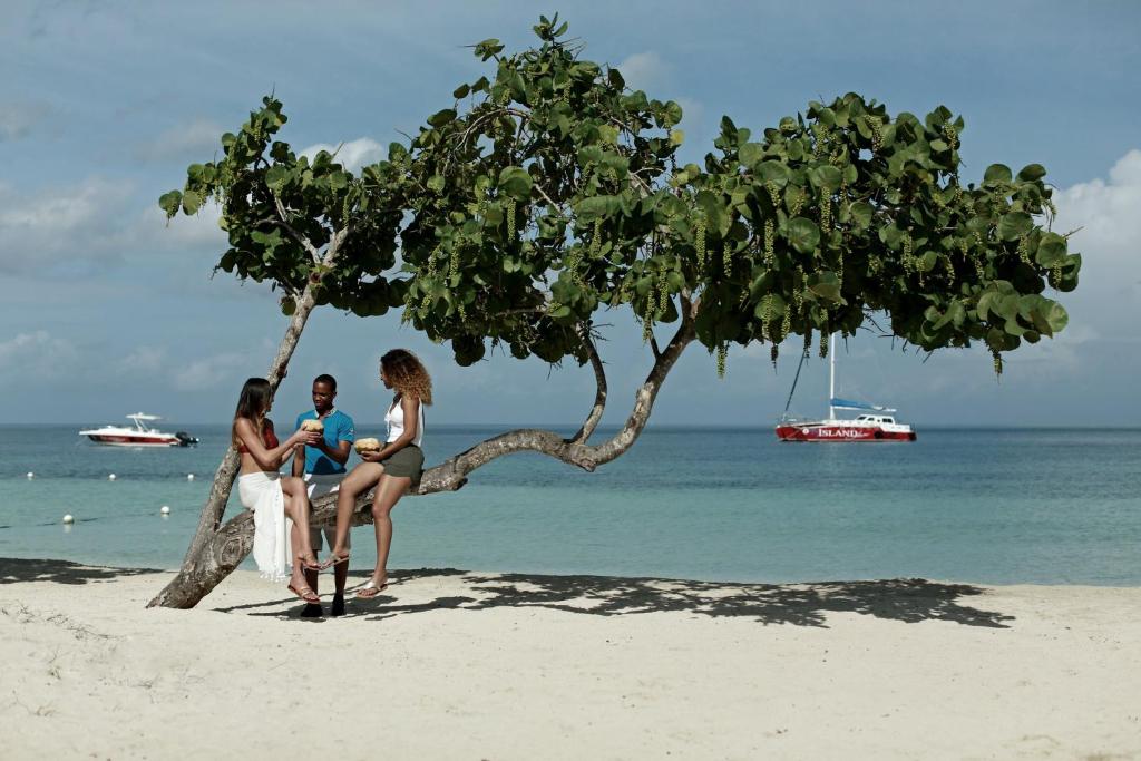 Azul Beach Resort Negril, Gourmet All Inclusive by Karisma, tourists photos