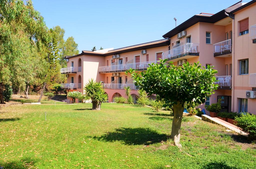 Отдых в отеле Villa Giardini Регион Мессина