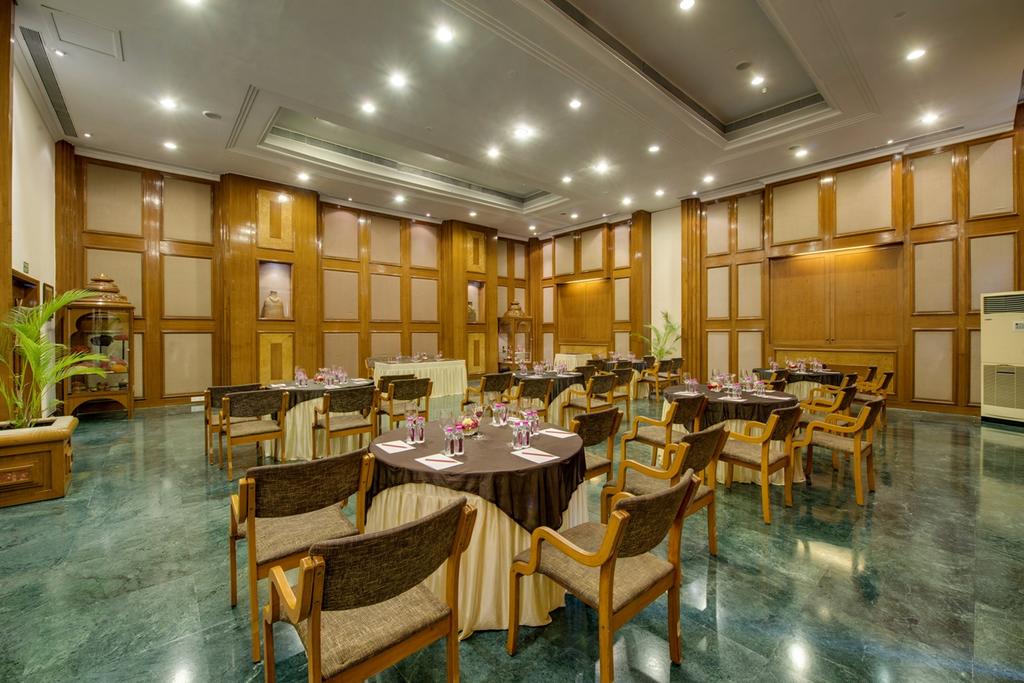 The Gateway Hotel Ummed Ahmedabad, Ахмадабад ціни