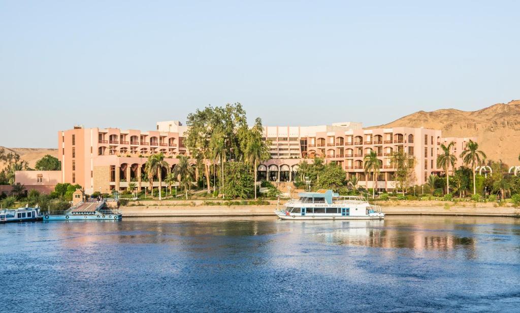 Pyramisa Isis Island Resort Aswan фото туристів
