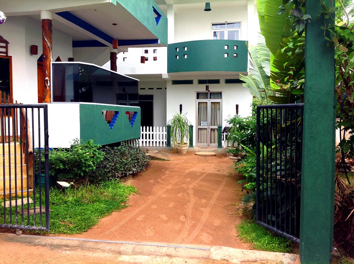 Frangipani Beach Villa Шрі-Ланка ціни