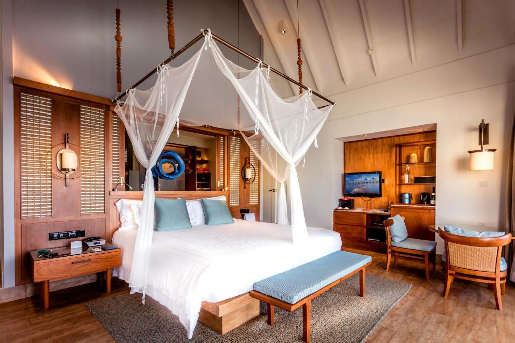 Hotel guest reviews Centara Grand Island Maldives