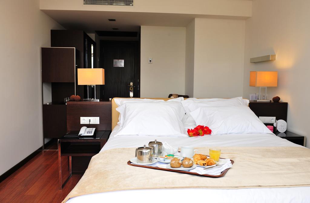 Відпочинок в готелі Axis Porto Business & Spa Hotel