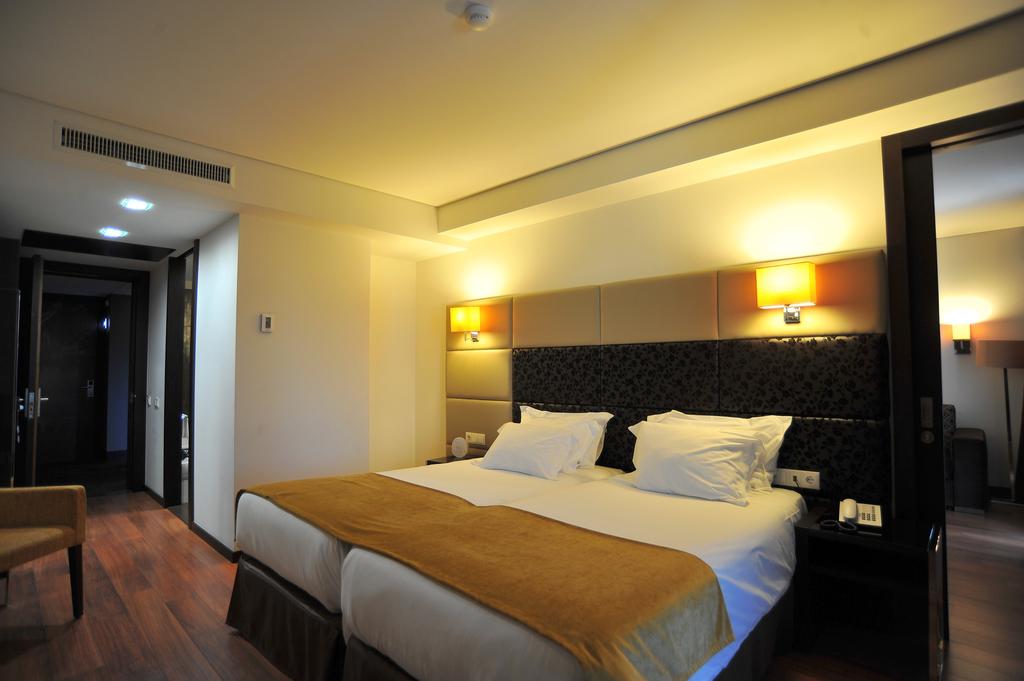 Відпочинок в готелі Axis Porto Business & Spa Hotel Порту