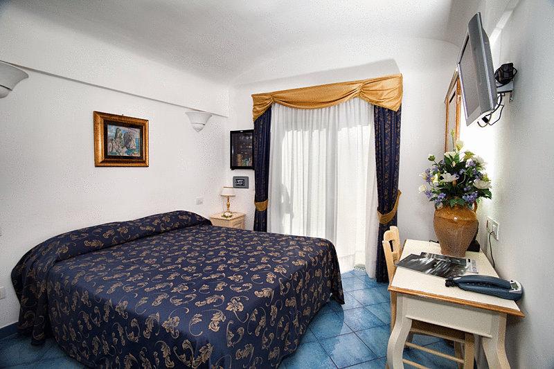 Tours to the hotel Bussola Di Hermes Hotel (Anacapri) Capri Island Italy