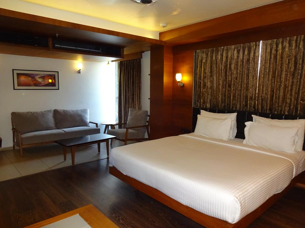 Отзывы об отеле Hotel Cosmopolitan Ahmedabad