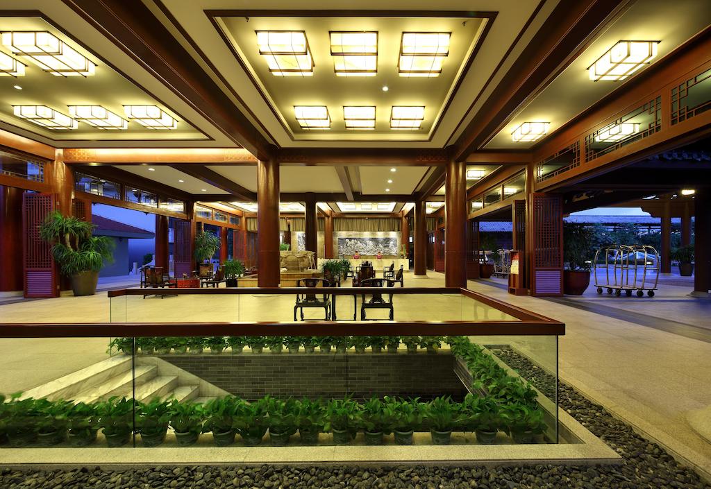 Ціни в готелі Huayu Resort & Spa Yalong Bay Sanya ( ex.Crowne Plaza Sanya)