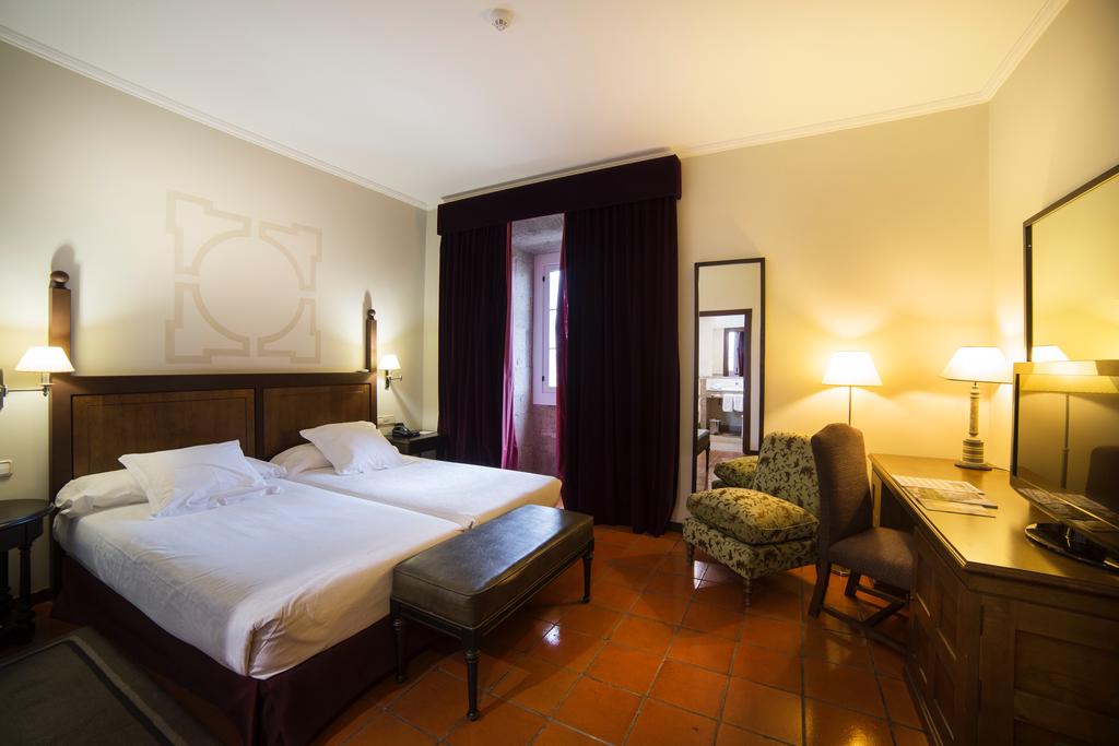 Hotel prices Parador De Monforte