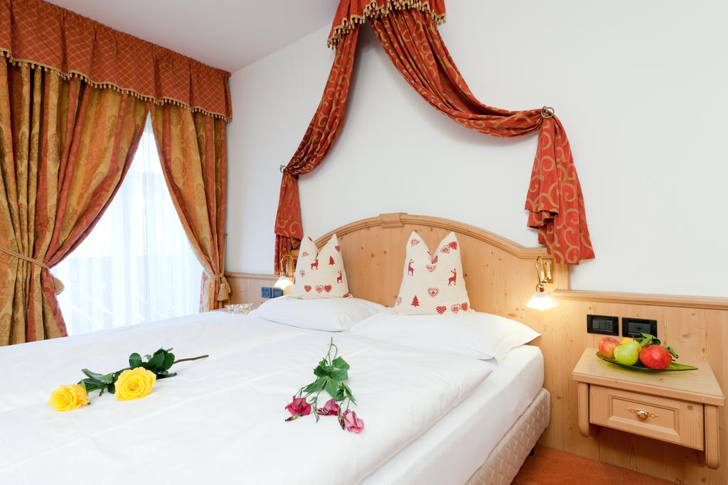 Горящие туры в отель Renato Family & Wellness Hotel (Vigo) Валь-ди-Фасса Италия