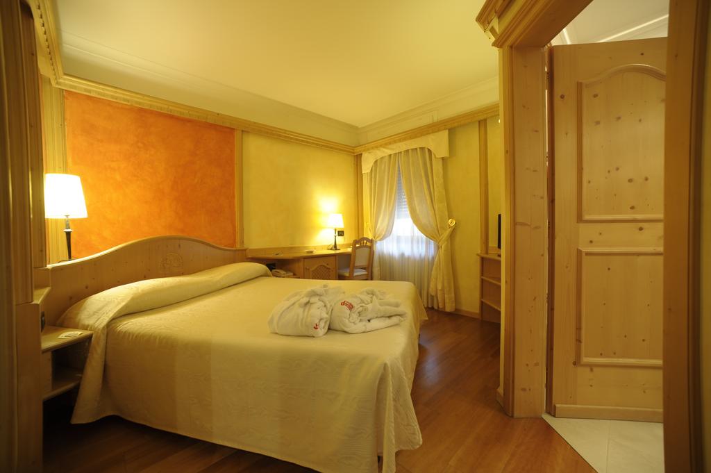 Reviews of tourists Ancora Hotel (Predazzo)