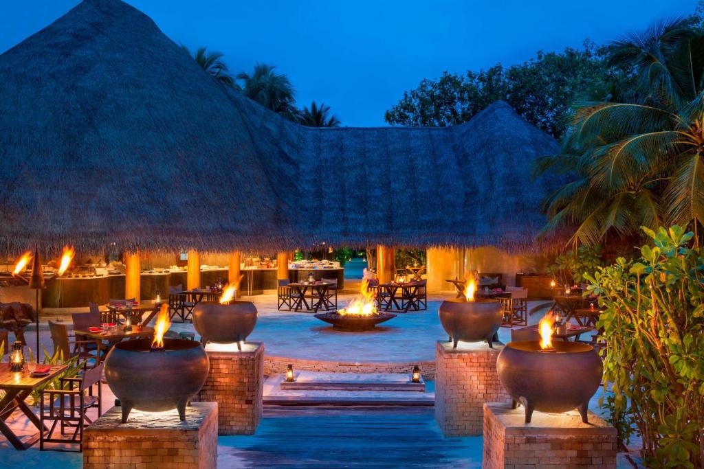 Wakacje hotelowe W Retreat & Spa Maldives