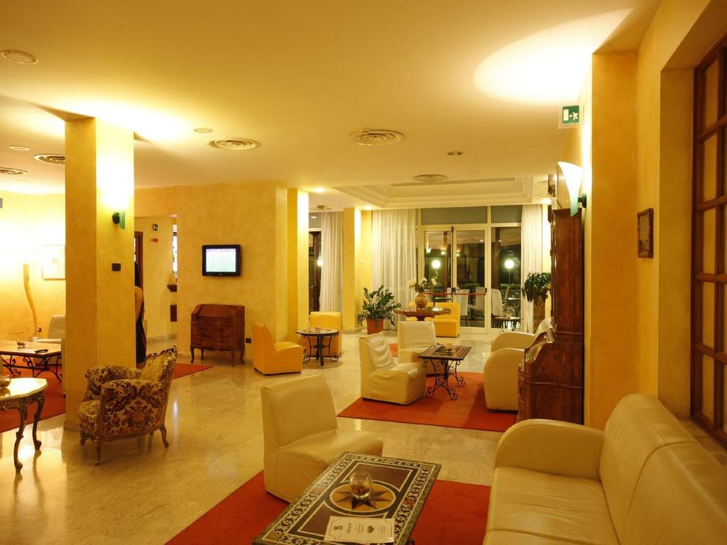 Горящие туры в отель Esperia Villa Регион Мессина Италия