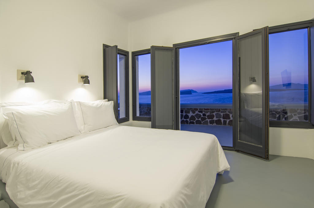 Фото готелю Ambassador Santorini Luxury Villas & Suites