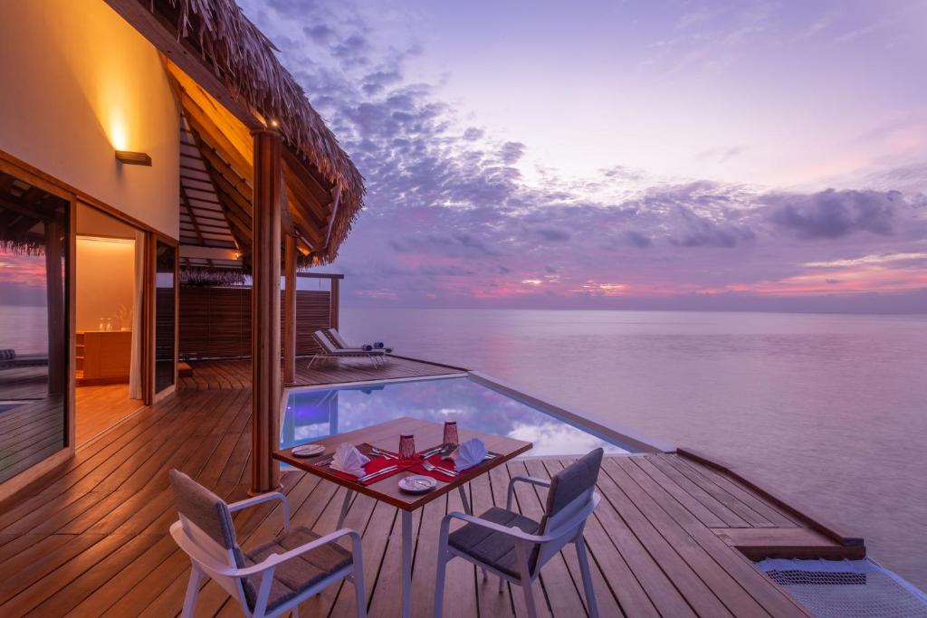 Отзывы об отеле Cinnamon Velifushi Maldives