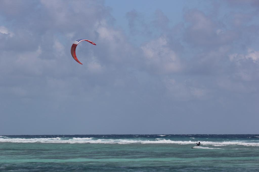 The Aquzz Beach, Хулхумале, Мальдіви, фотографії турів