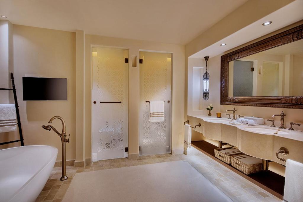 Hotel reviews, Al Wathba A Luxury Collection Desert Resort & Spa