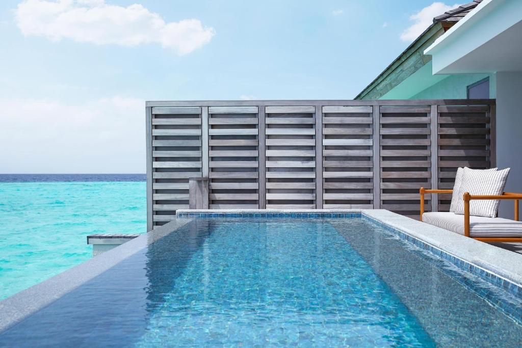 Горящие туры в отель Le Meridien Maldives Resort & Spa Лавиани Атолл