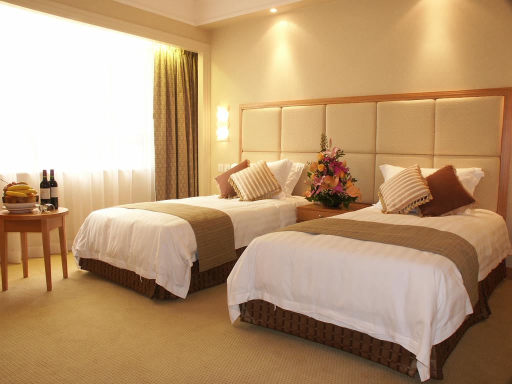 Фото отеля Gdh Hotel  (Guangdong Hotel Hong Kong)