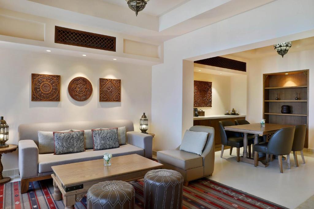 Al Wathba A Luxury Collection Desert Resort & Spa, фотограції туристів