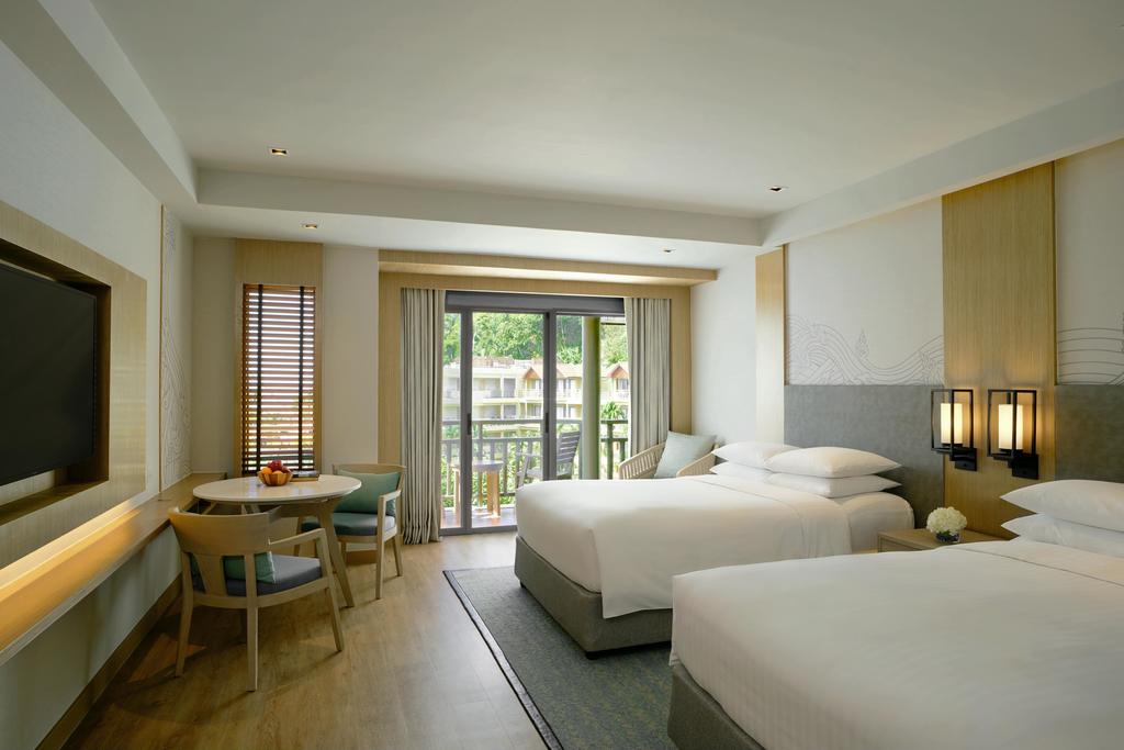 Ціни, Phuket Marriott Resort & Spa Merlin Beach