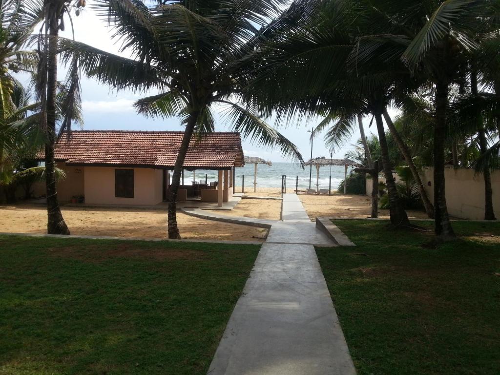 Горящие туры в отель Thiranagama Beach Hotel Хиккадува