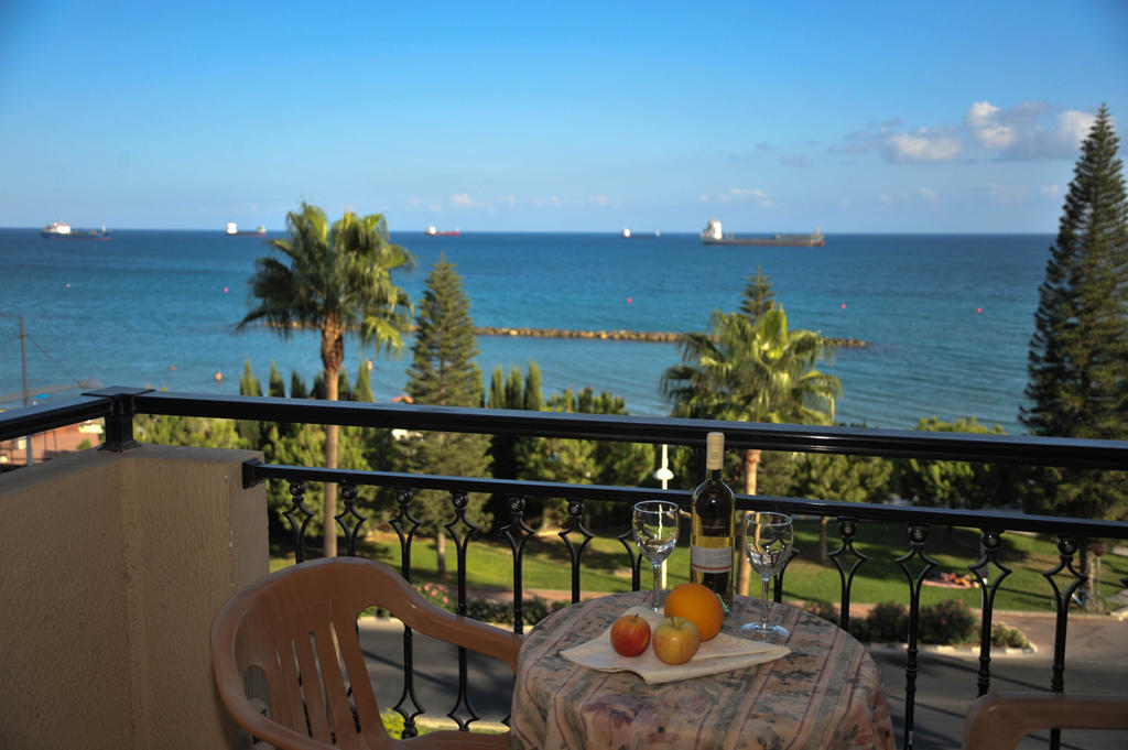 Отдых в отеле Pier Beach Hotel Apts Лимассол Кипр