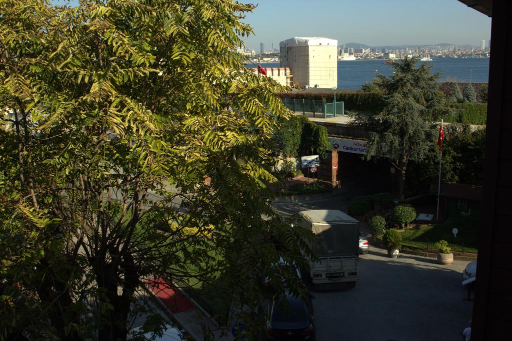 Горящие туры в отель Qonaq Hotel&Suites Стамбул Турция