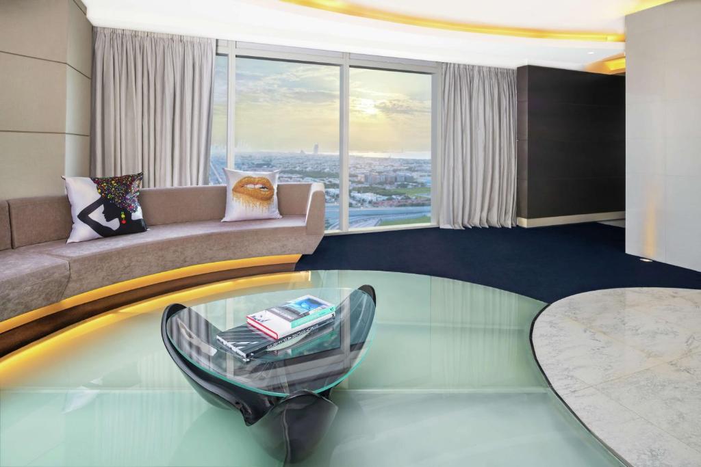V Hotel Dubai, Curio Collection by Hilton цена