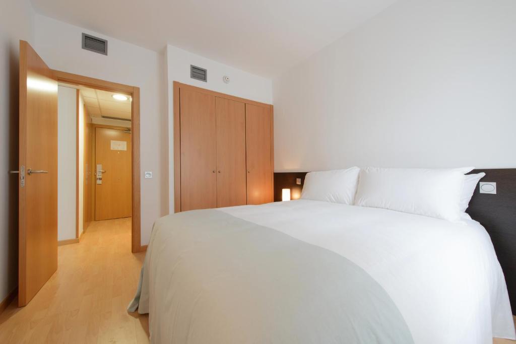 Madrid Airport Suites, Affiliated by Meliá (ex. Tryp Madrid Airport Suites), Испания