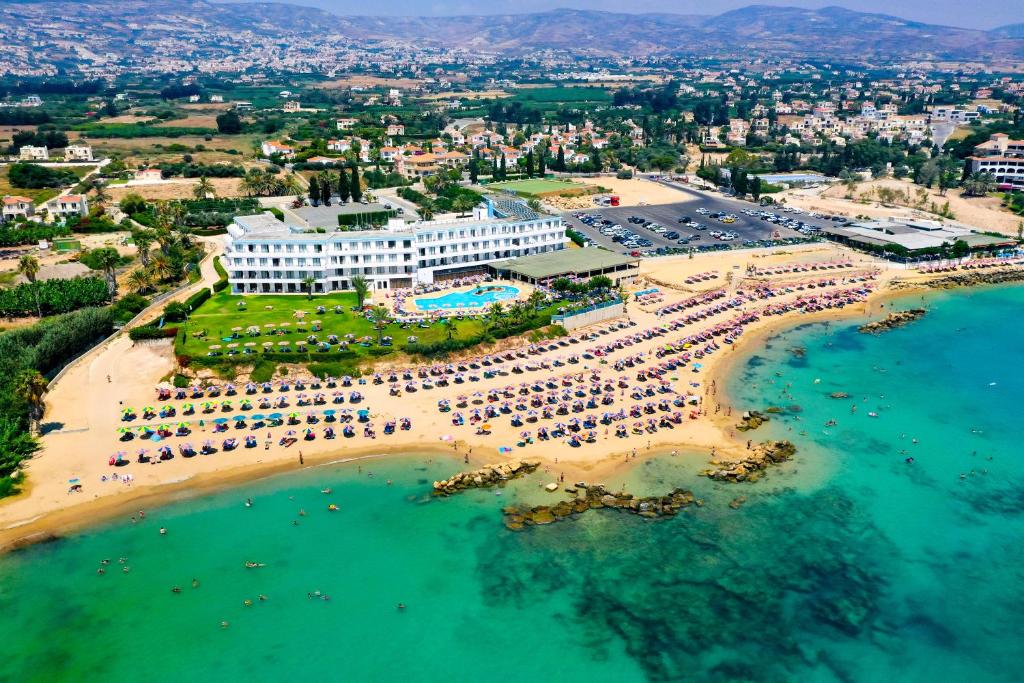 Corallia Beach Hotel Apartments, Пафос ціни