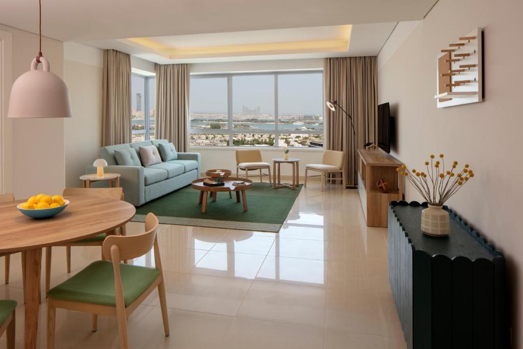 Дубай (город) Staybridge Suites Dubai Internet City, an Ihg Hotel цены